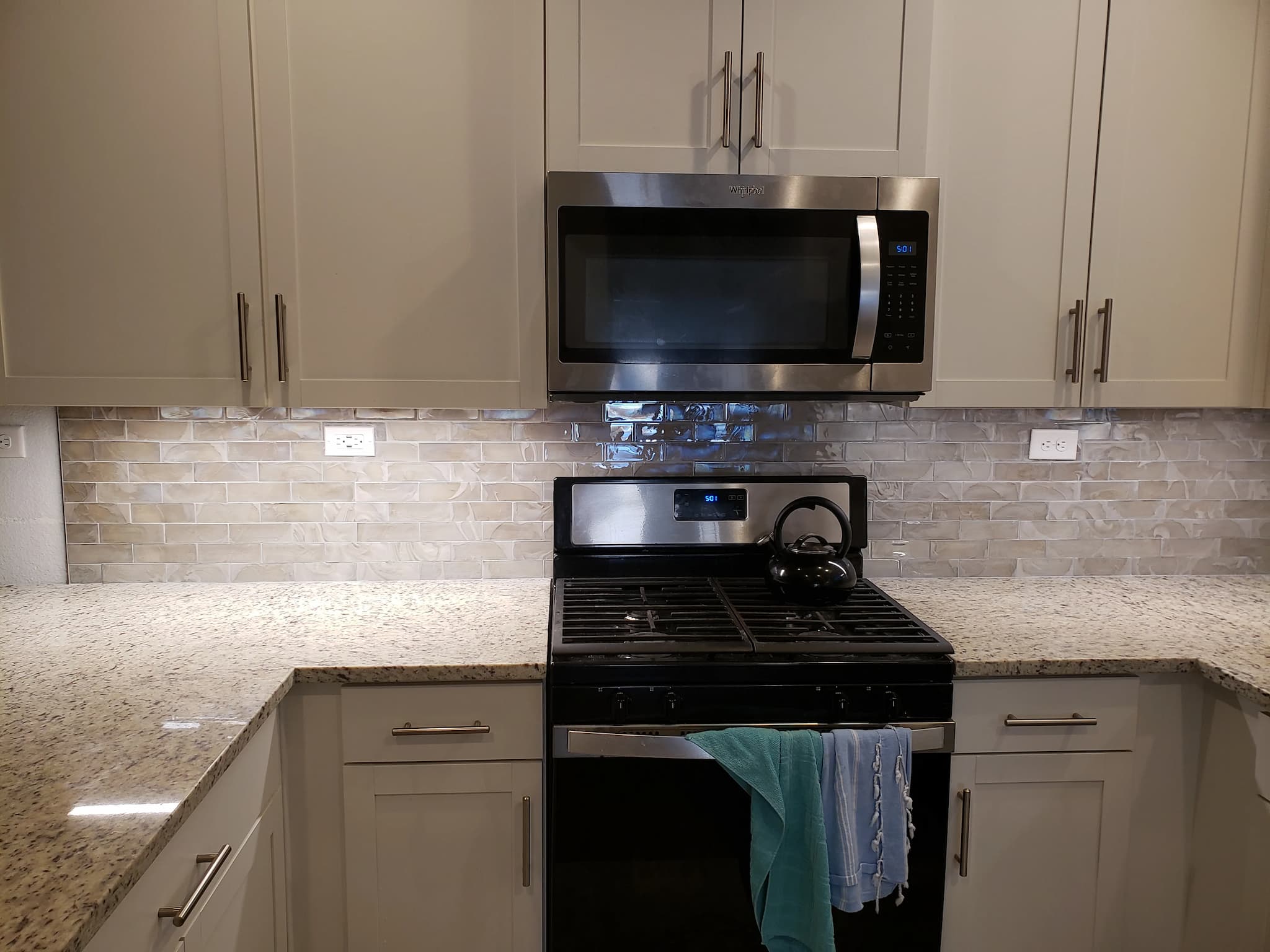 Hexagon Tile Backsplash - Modern hexagon pattern